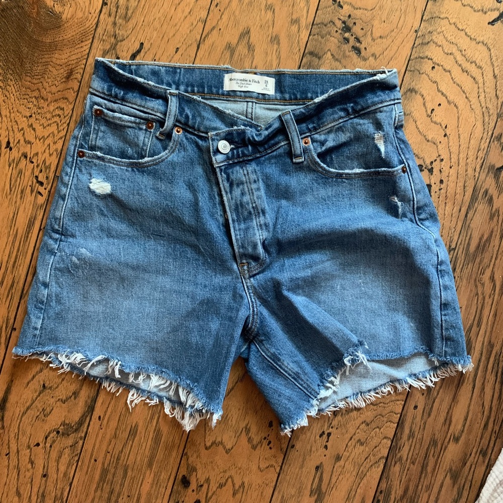 Abercrombie and Fitch “the dad short high rise”